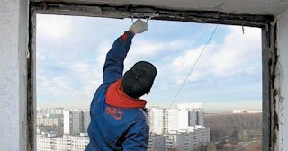 Демонтаж остекления балкона в Королев - цена от 576 руб. - Сварной-Крл